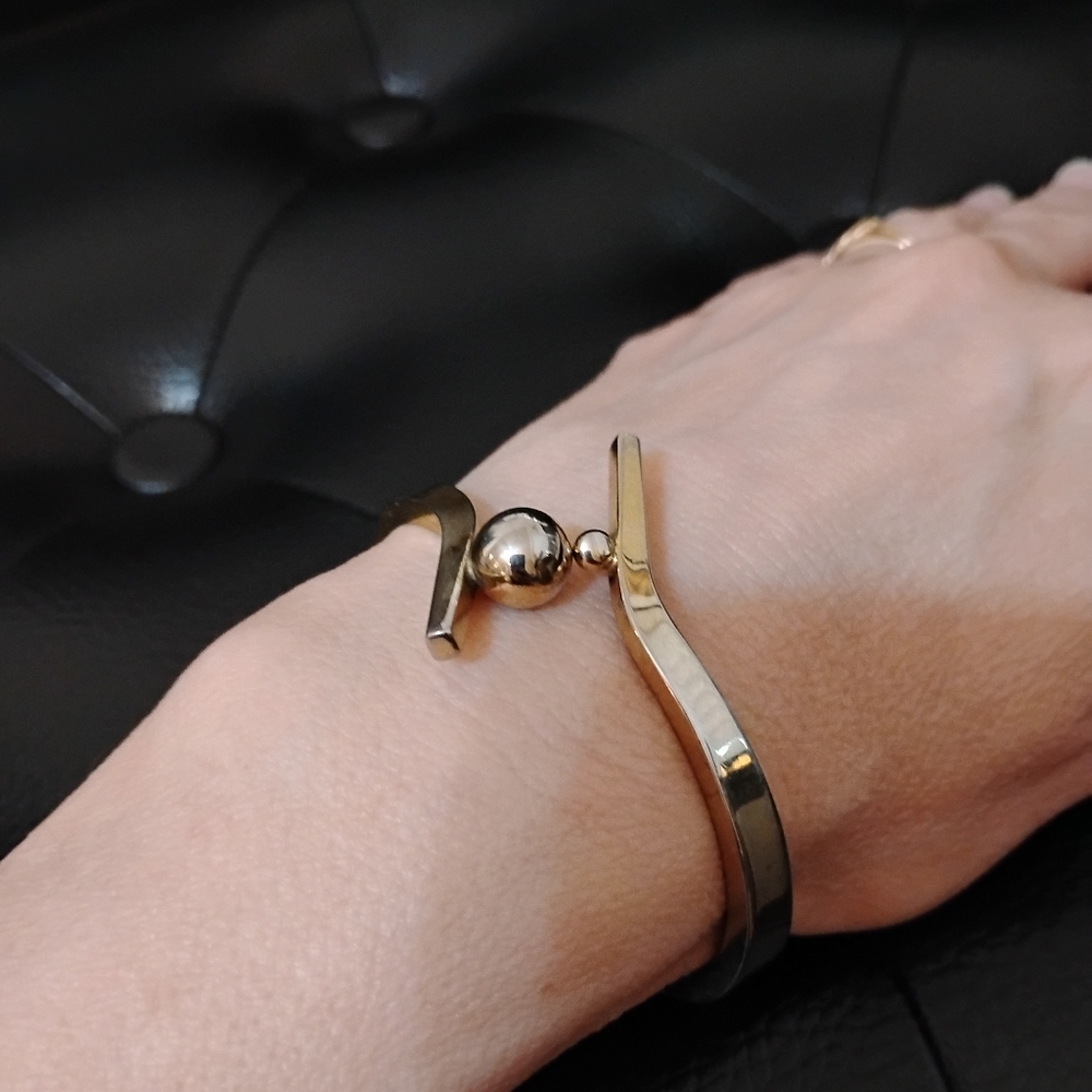 Elegant Designed Golden Tone Snapping Fastener  Two Spheres Small & Big Bracelet